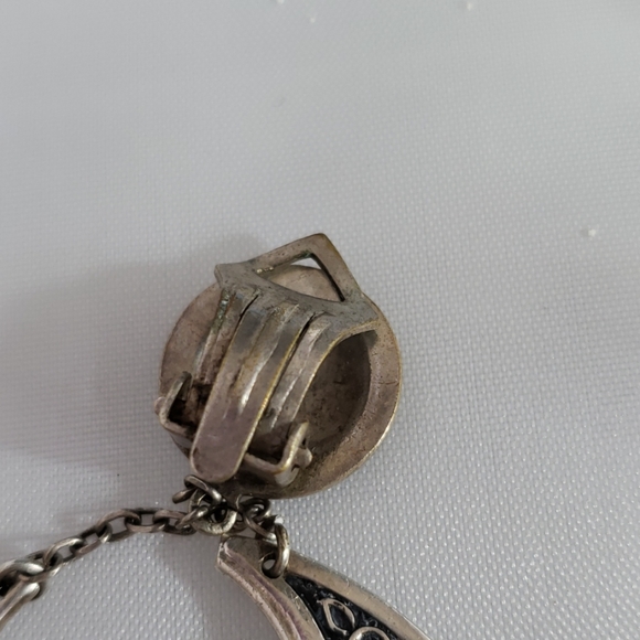 Fabulous clip on vintage earrrings - Picture 2 of 3